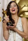 Marion Cotillars reçoit l'Oscar de la meilleure actrice