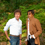 Alain Souchon and Laurent Voulzy, feet in France, heart in England